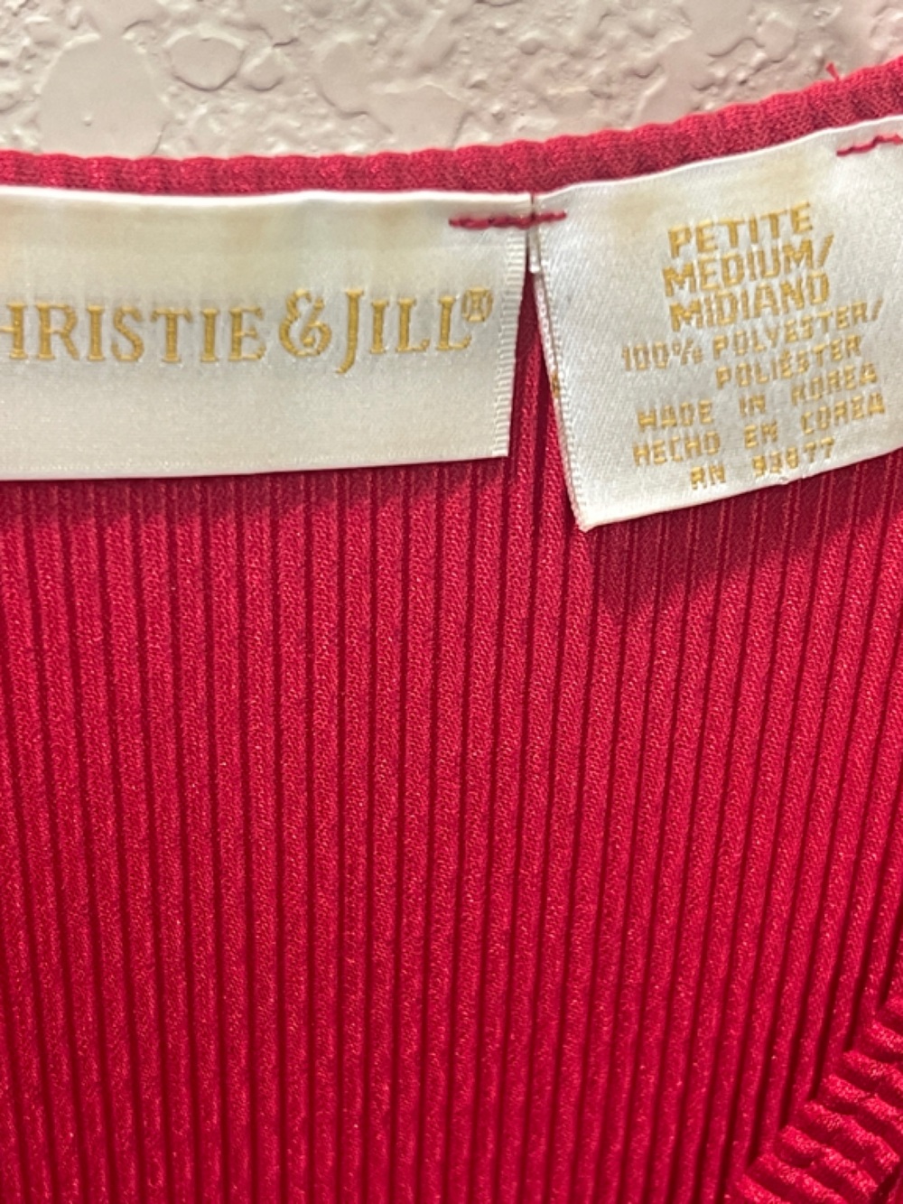 St. John Collection Vibrant Red Ribbed Button-Down Top - Picture 2 of 4